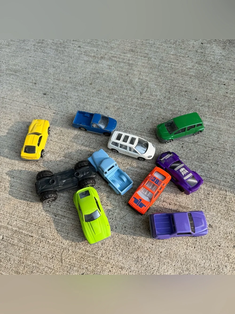 118pc Hot Wheels Diecast Toy Car Lot Loose Cars Mixed Vehicles Collectible Bulk